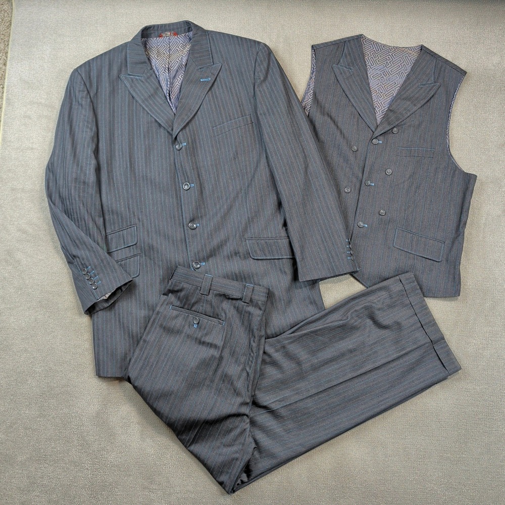 Caravelli Fusion 44R 38W Mens 3 Piece Suit Grey Pinstripe Blue Stitch Italian